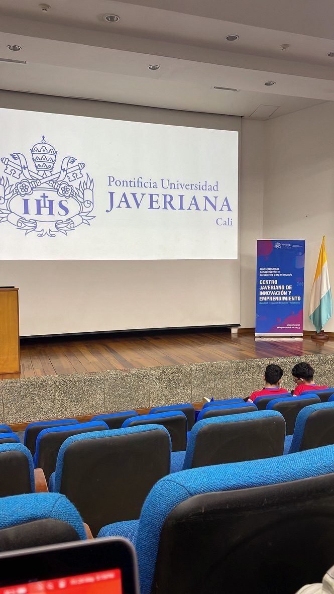Auditorio de la Pontificia Universidad Javeriana Cali antes de empezar